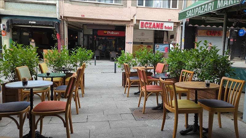 Books & Coffee Yeldeğirmeni - Kadıköy