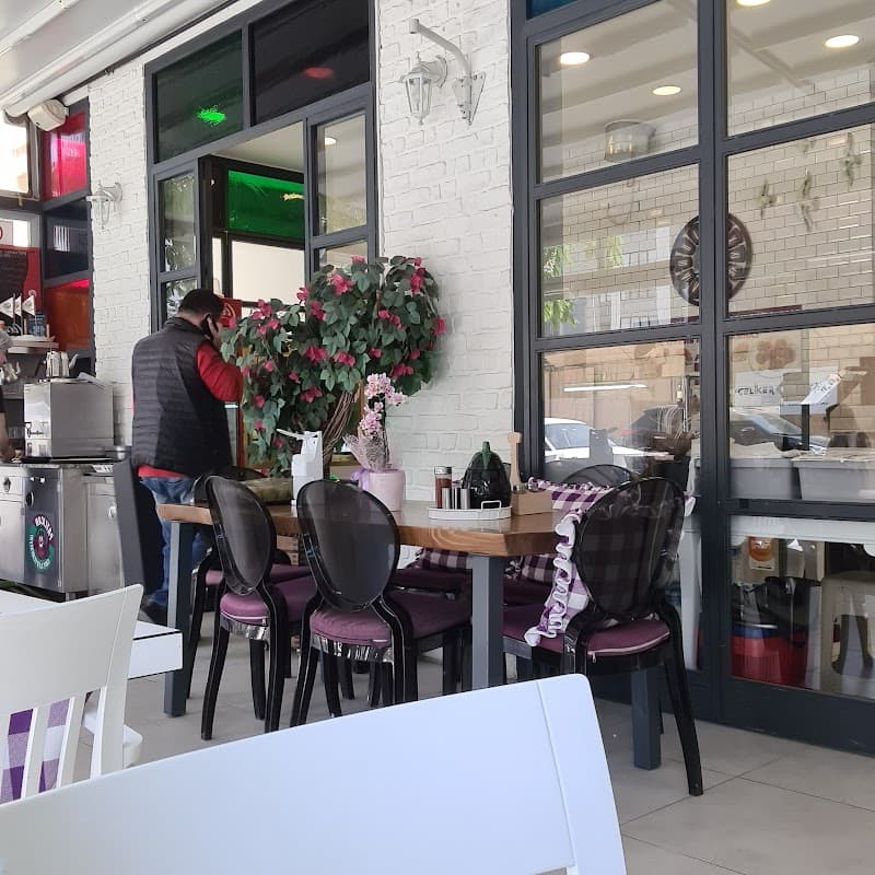 Patlıcan Cafe & Ev Yemekleri - Kadıköy