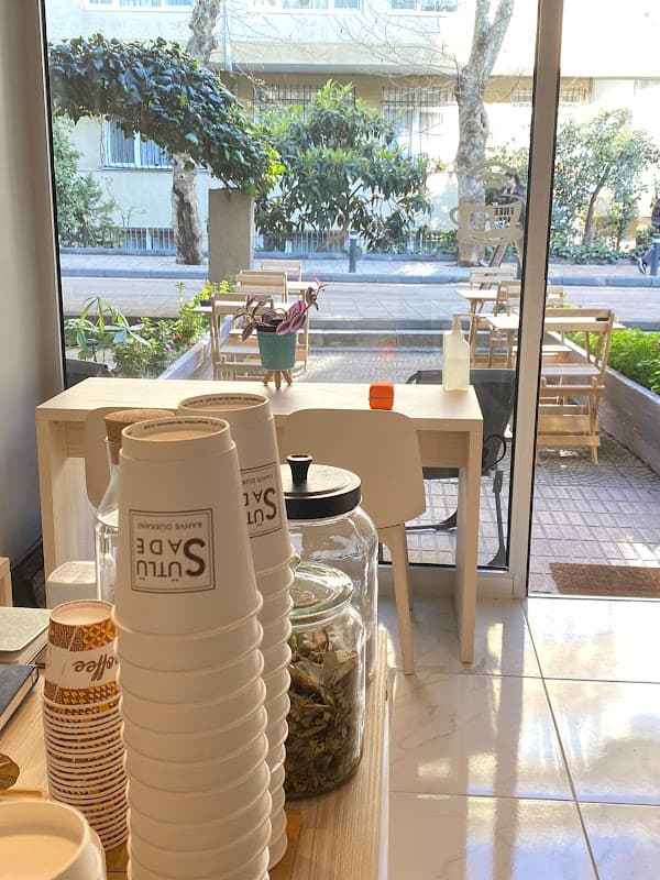 Sütlü Sade Kahve Dükkanı - Kadıköy