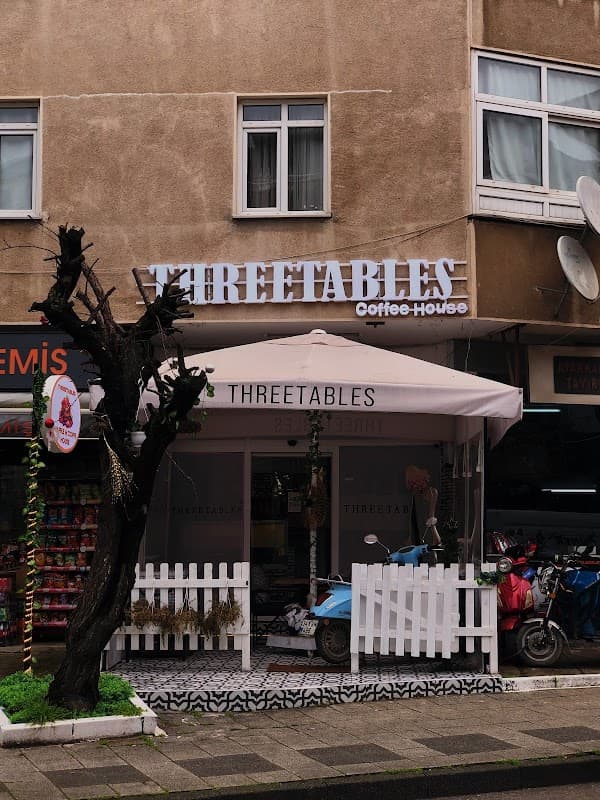 Threetables Coffee & Waffle House - Kadıköy